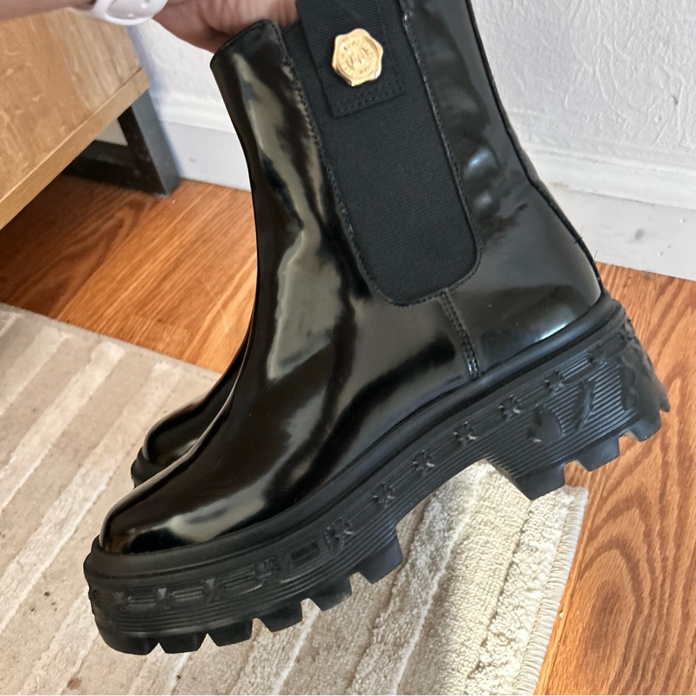 C Karl Lagerfeld gorgeous glossy lug sole rainboot lightweight Women's Boots 7 - Picture 7 of 8
